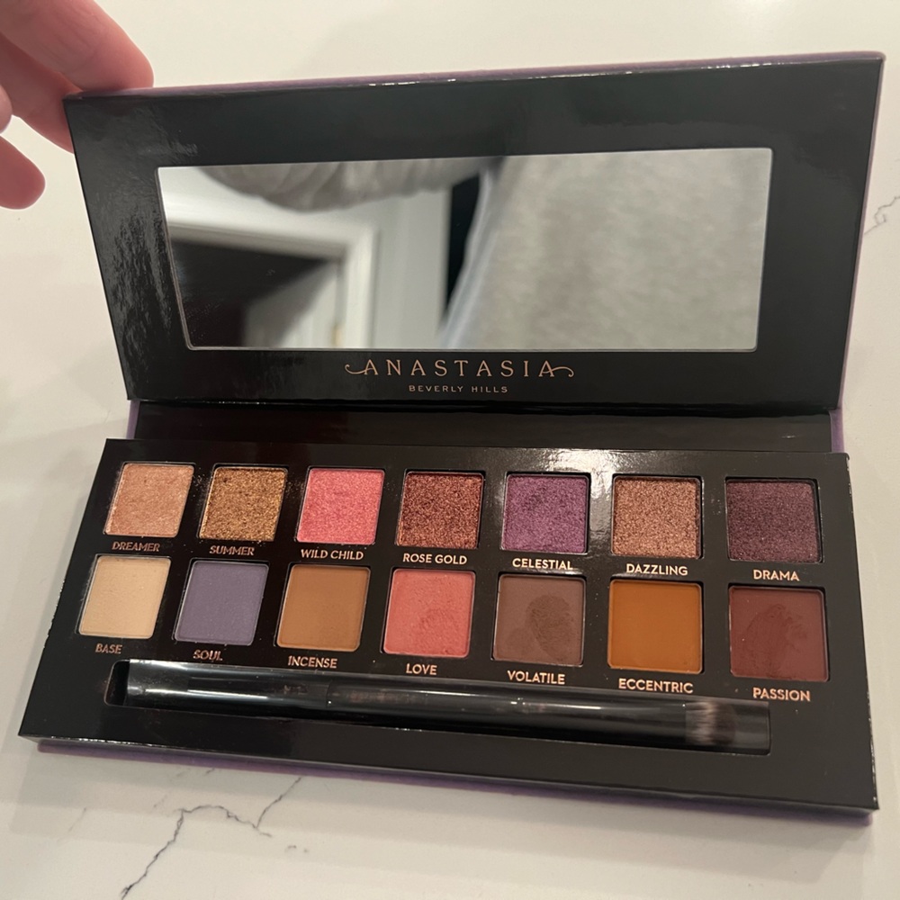 ANASTASIA BEVERLY HILLS Norvina Eyeshadow Palette 14 Pan Eye Color Brush Mirror